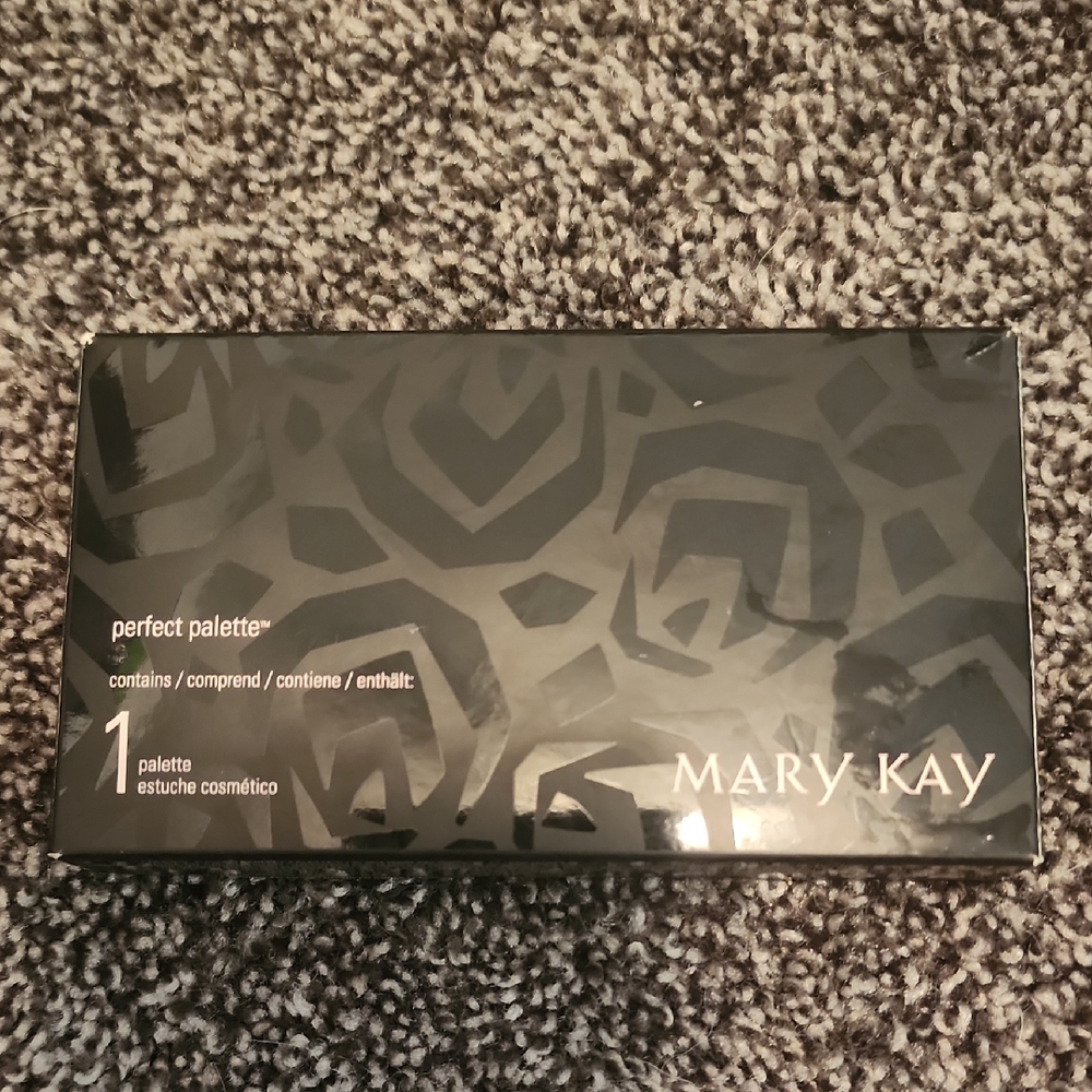 Mary Kay Black Perfect Palette